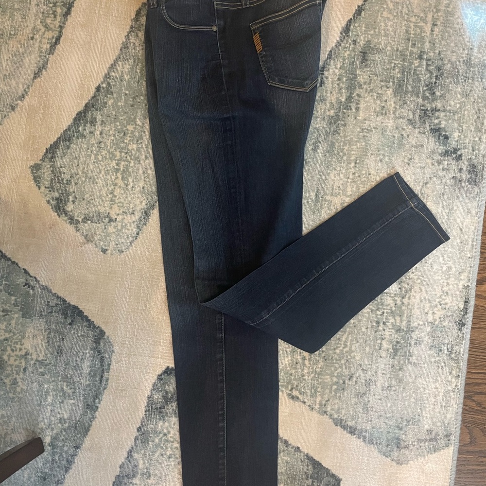 Paige Skyline Skinny Jeans. Size 28